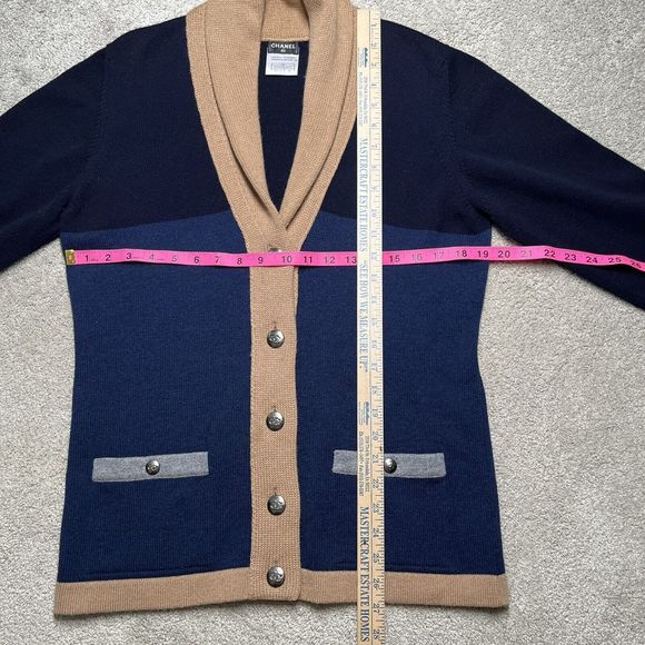 Chanel 100% Cashmere Cardigan Sweater Color Block Size 40 Blue Tan Gray Buttons - Picture 13 of 16